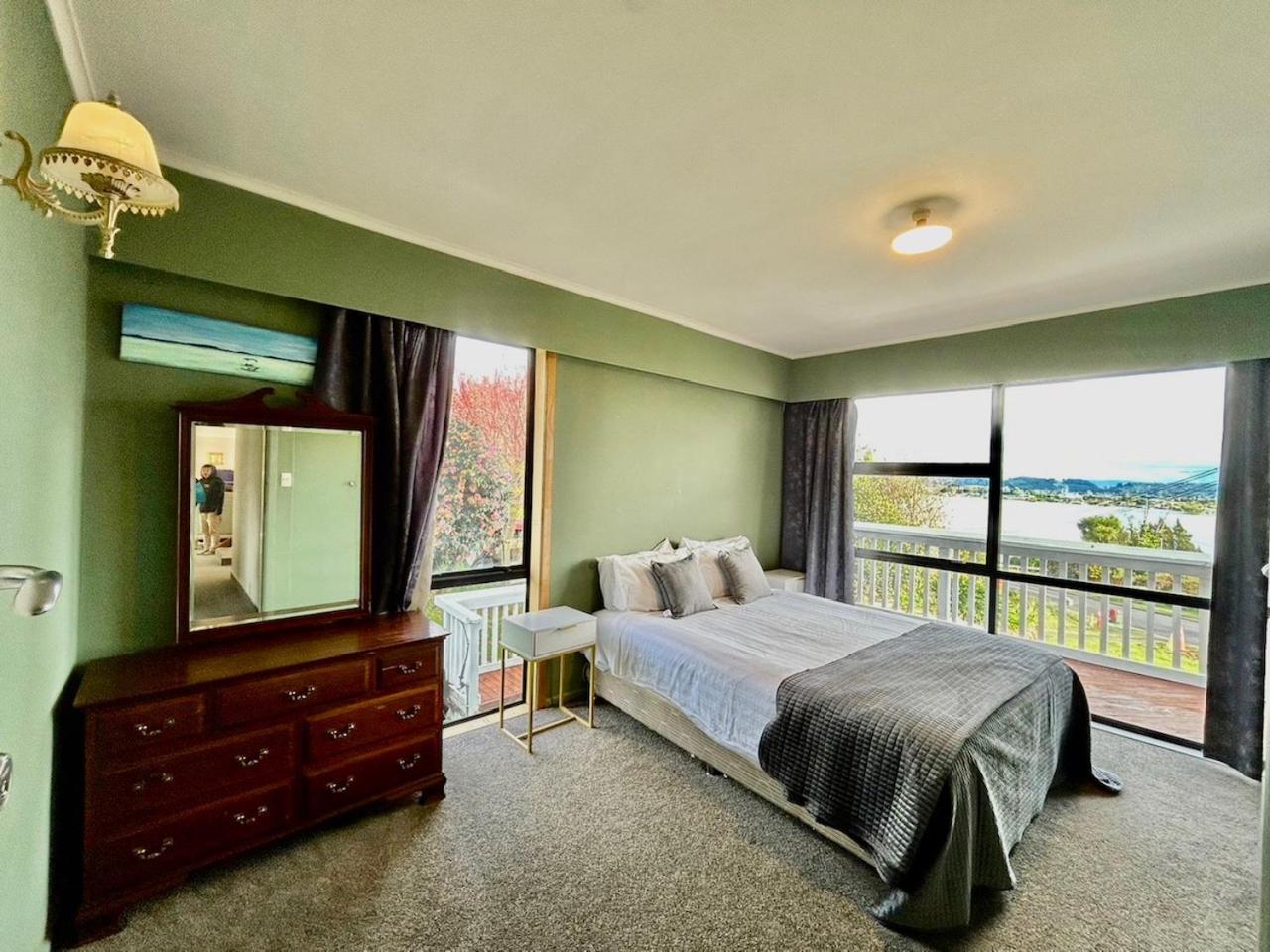 Premium Lake View Home Rotorua Eksteriør billede